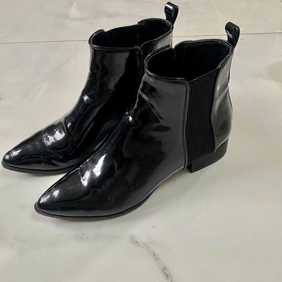 🤩gorgeous 🤩 DKNY 🤩💖🤩 Booties 🎊🥾 - Picture 2 of 4